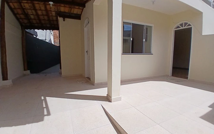 Locação de Casa - 04 quartos (02 suítes) Casa