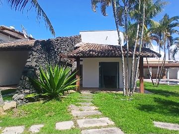 Vista frontal da casa principal