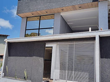 VENDO - Casa 03 Dormit�rios (02 Su�tes)