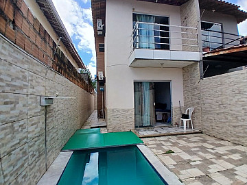 VENDO - Casa com piscina e 02 suites